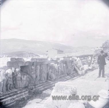 Το προσκήνιο του θεάτρου του Διονύσου.