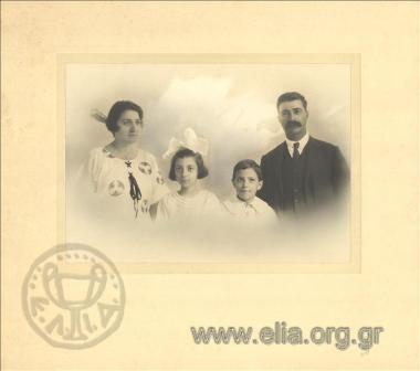 The portrait of the Zarifis family.