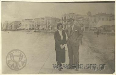 Πορτραίτο ζεύγους σε λιμάνι.