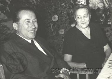 Ο Γεώργιος Κουρνούτος (1913) και η Κούλα Πράτσικα.