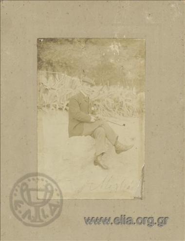 Ο Μιλτιάδης Μαλακάσης (1869-1943) σε πάρκο.