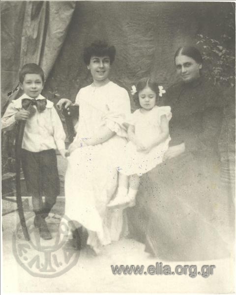 Melissanthi (1910-), the grandmother, her mother Roubini and her brother.