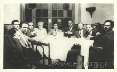 Κώστας Μηνιάκης, Άγγελος Αθανασόπουλος, Τίμος Μαλάνος, Δ. Λίτσας, Αρ. Αγγελόπουλος, Πυκναδόπουλος, Νίκος Φύλλας, Βύρων Πασχαλίδης, Γλαύκος Αλιθέρσης, Βασίλης Αθανασόπουλος