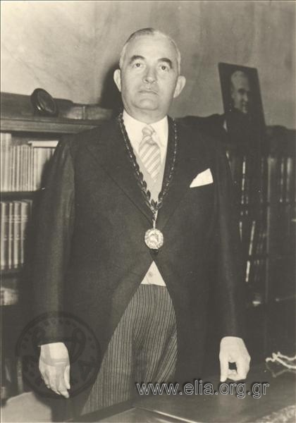 Γεώργιος Αθανασιάδης Νόβας (1893-1987) μετά την εκλογή του στην Ακαδημία Αθηνών.