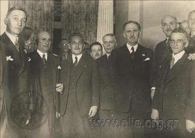 Ομαδικό πορτραίτο. Διακρίνονται οι Αλέξανδρος Παπαναστασίου, Στυλιανός Γονατάς, Γεώργιος Παπανδρέου, Νίκος Βέης.