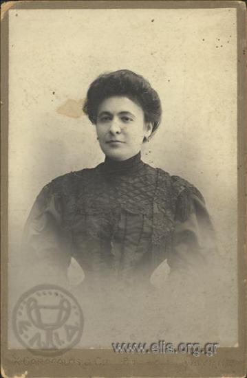 Portrait of a woman.