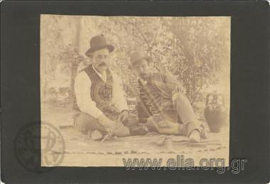 Δύο άνδρες.