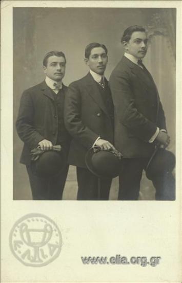 Τρεις άνδρες.