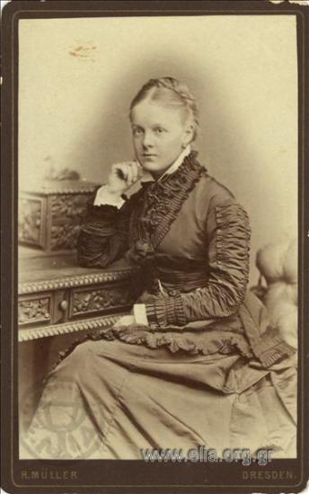 Portrait of a woman.