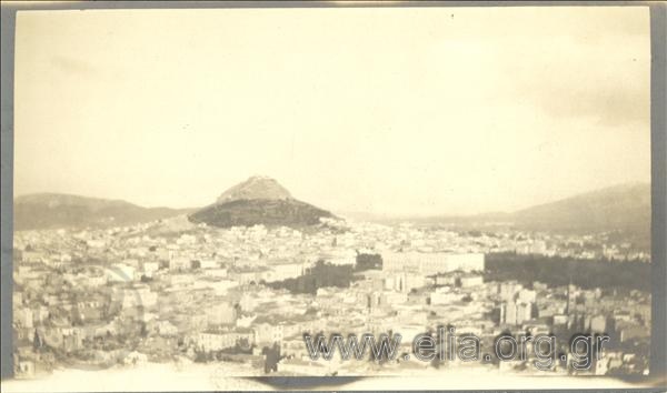 Γενική άποψη του κέντρου της Αθήνας, στο βάθος ο Λυκαβηττός.