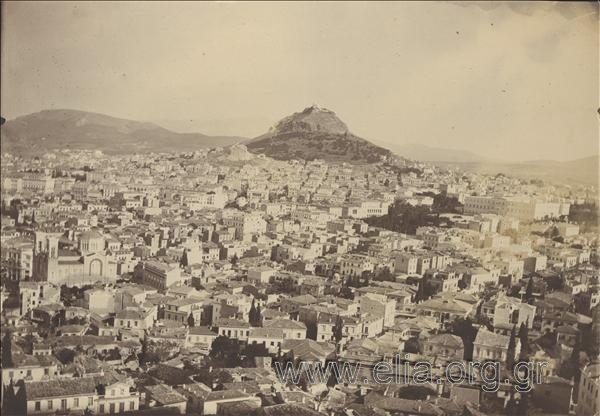 Γενική άποψη του κέντρου της Αθήνας, λήψη από την Ακρόπολη. Αριστερά διακρίνεται η Μητρόπολη και στο βάθος δεξιά τα Ανάκτορα.