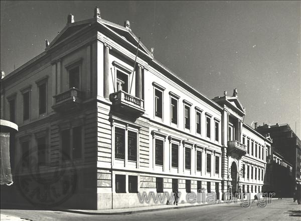 The building of the National Bank on Aiolou street.