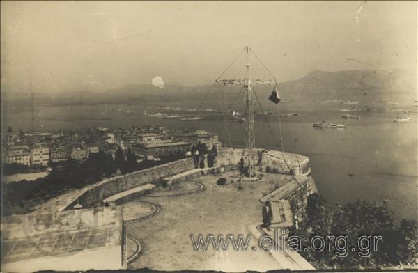 Το λιμάνι της Κέρκυραςαπό το Παλαιό Φρούριο.