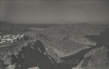 Τοπίο και μερική άποψη κατοικιών.