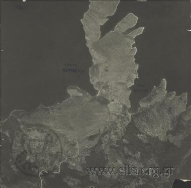 North Poros, Bay of Vagonia, Bay of Varia