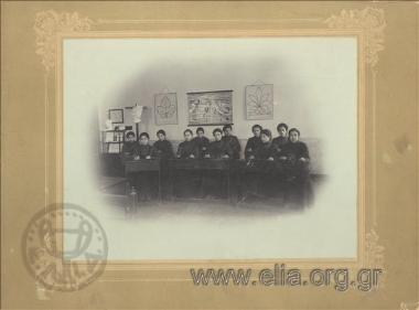 Μαθήτριες του ελληνικού παρθεναγωγείου 