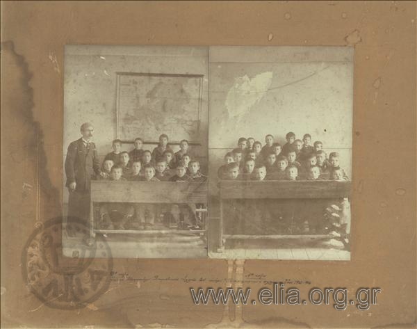 Group portrait of students of the 4th and 1st class of the Elementary School.