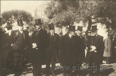 Ο Δημήτριος Γούναρης και μέλη της κυβερνήσεώς του(;)