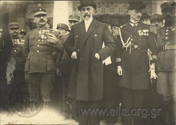 Alexandros Chatzikyriakos, Theodoros Pangalos, politicians and servicemen outside the Cathedral (?)
