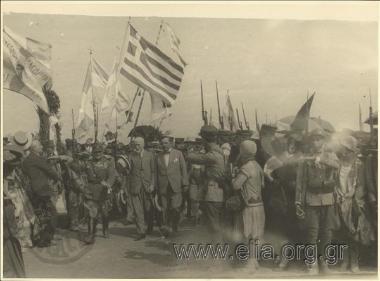 Ο Ελευθέριος Βενιζέλος και ο Αλέξανδρος Κασσαβέτης στα αποκαλυπτήρια του Ηρώου