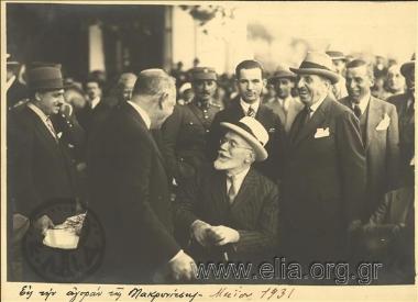 Ο Ελευθέριος Βενιζέλος και ο Αλέξανδρος Κασσαβέτης στην αγορά της Μακρυνίτσας.