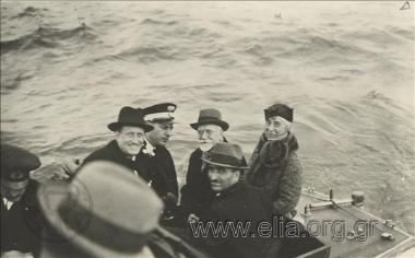 Ο Ελευθέριος και Έλενα Βενιζέλου καταφεύγουν στο νησί μετά το αποτυχημένο κίνημα της 1ης Μαρτίου 1935.