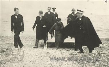 Ο Ελευθέριος και η Έλενα Βενιζέλου καταφεύγουν στο νησί μετά το αποτυχημένο κίνημα της 1ης Μαρτίου 1935.