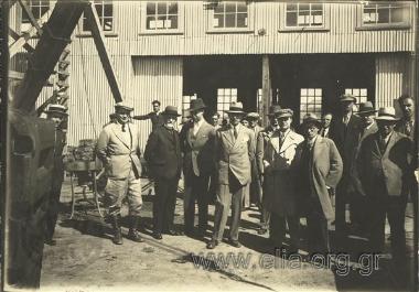 Ο υπουργός Γεωργίας, Ιωάννης Θεοτόκης, επισκέπτεται τα εργαστήρια της Εταιρικής, στις όχθες της λίμνης Αχινού.