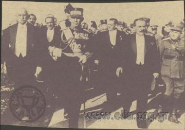 November 25, the arrival of Georgios  II welcomed by Georgios  Kondylis.