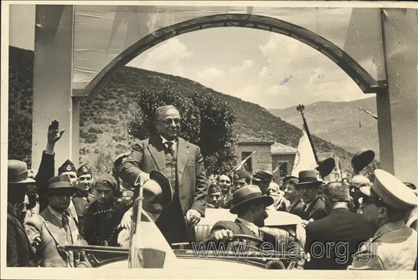 Ioannis Metaxas arriving at a provincial town
