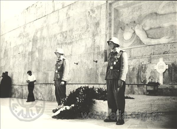 Ceremony marKing the withdrawal of the German occupational forces from Athens, October