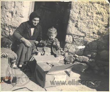 Παραλαβή ανθρωπιστικής βοήθειας UNRRA.