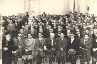 Υπουργοί (Ευταξίας, Δερτιλής) και αρχηγοί κομμάτων (Παπανδρέου) στην πανηγυρική συνεδρίαση του Πανελληνίου Συνεδρίου των Δημοσίων Υπαλλήλων.