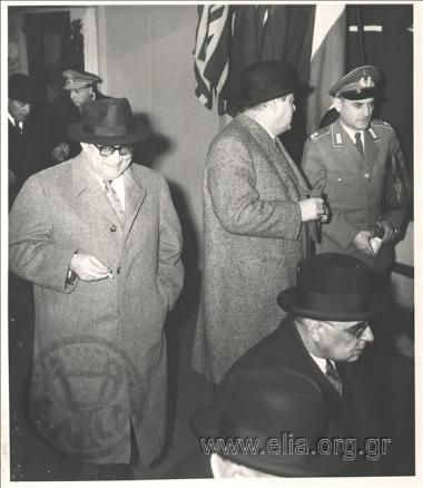 Ο Γρηγόρης Κασιμάτης και ο Γιώργος Σεφέρης στη διάσκεψη κορυφής του ΝΑΤΟ.