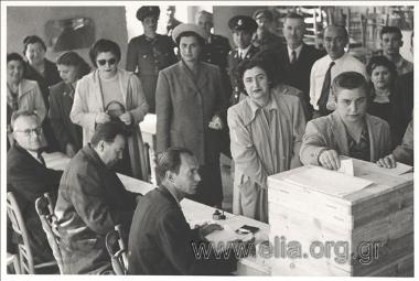 Women voting for the first time at an election (for the office of mayor).