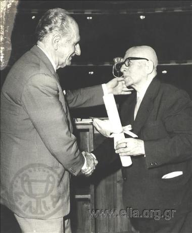 Prime Minister Georgios Papandreou is declared benefactor and is awarded the relevant diploma at a ceremony in the Hall of Macedonian Studies.