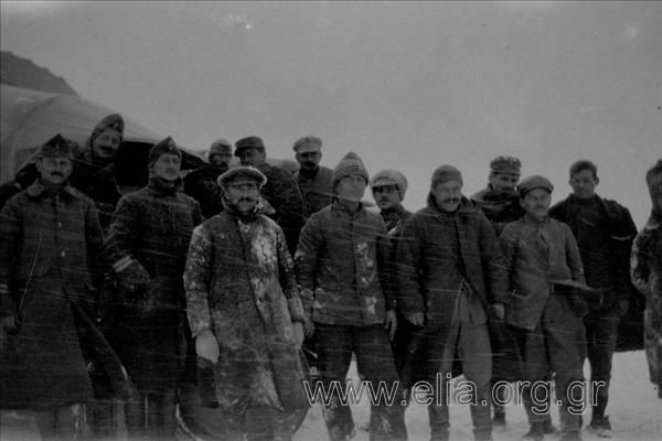 Στρατιωτικοί στο χιόνι.