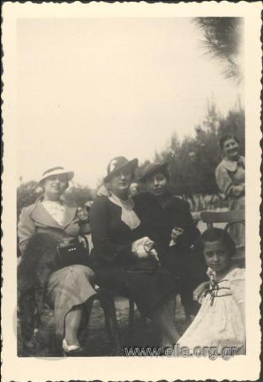 Ομαδικό πορτραίτο κυριών.