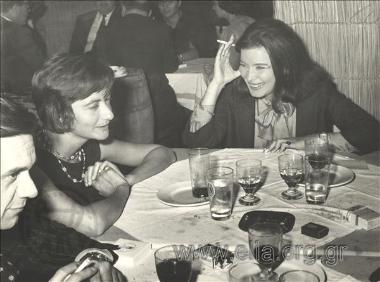 Françoise Sagan, Jenny Karezi