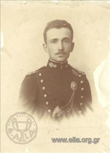 Ο Κίμων Διγενής, ανθυπολοχαγός Πυροβολικού.