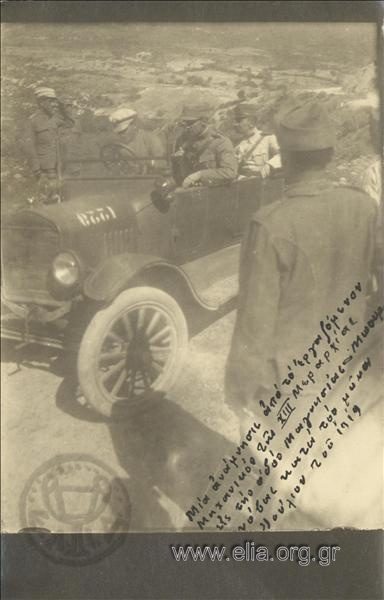 Ο Κίμων Διγενής και δύο αξιωματικοί σε αυτοκίνητο στο δρόμο Μαγνησίας - Μπουρνόβας.