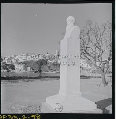 Προτομή Αλέξανδρου Μωραϊτίδη.