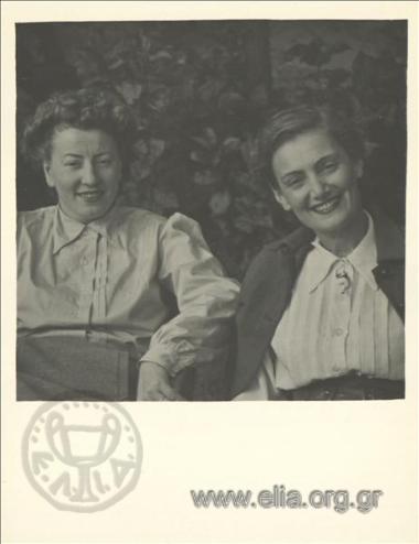 Η Αμαλία Φλέμινγκ με φίλη της.