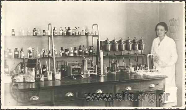 Amalia Fleming in the laboratory