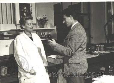 H Αμαλία Φλέμινγκ στο εργαστήριο.