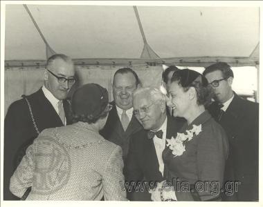 Αλεξάντερ και Αμαλία Φλέμινγκ με συντροφιά.