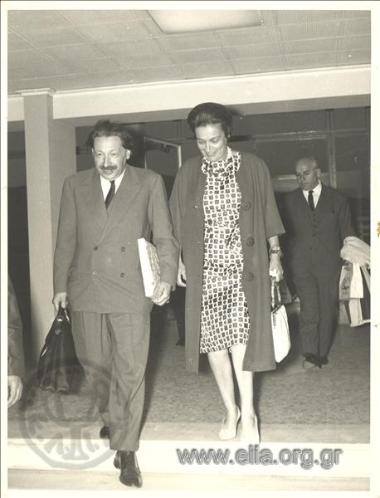 Η Αμαλία Φλέμιγκ υποδέχεται συνάδελφο(;) της στην Ελλάδα.