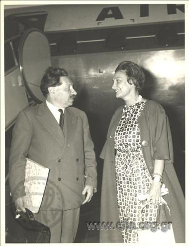 Η Αμαλία Φλέμιγκ υποδέχεται συνάδελφο(;) της στην Ελλάδα.