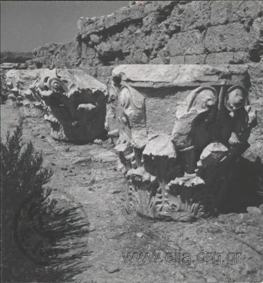 Κιονόκρανα κορινθιακού ρύθμού.