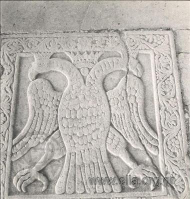 Δικέφαλος αετός, μαρμάρινο διακοσμητικό.